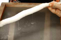 ３　和紙あかり／タオルをしぼって乾燥